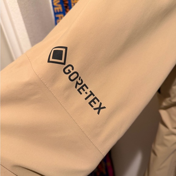 Burton Women’s  [ak]® Upshift GORE-TEX 2L Jacket, Size S - Picture 6 of 12